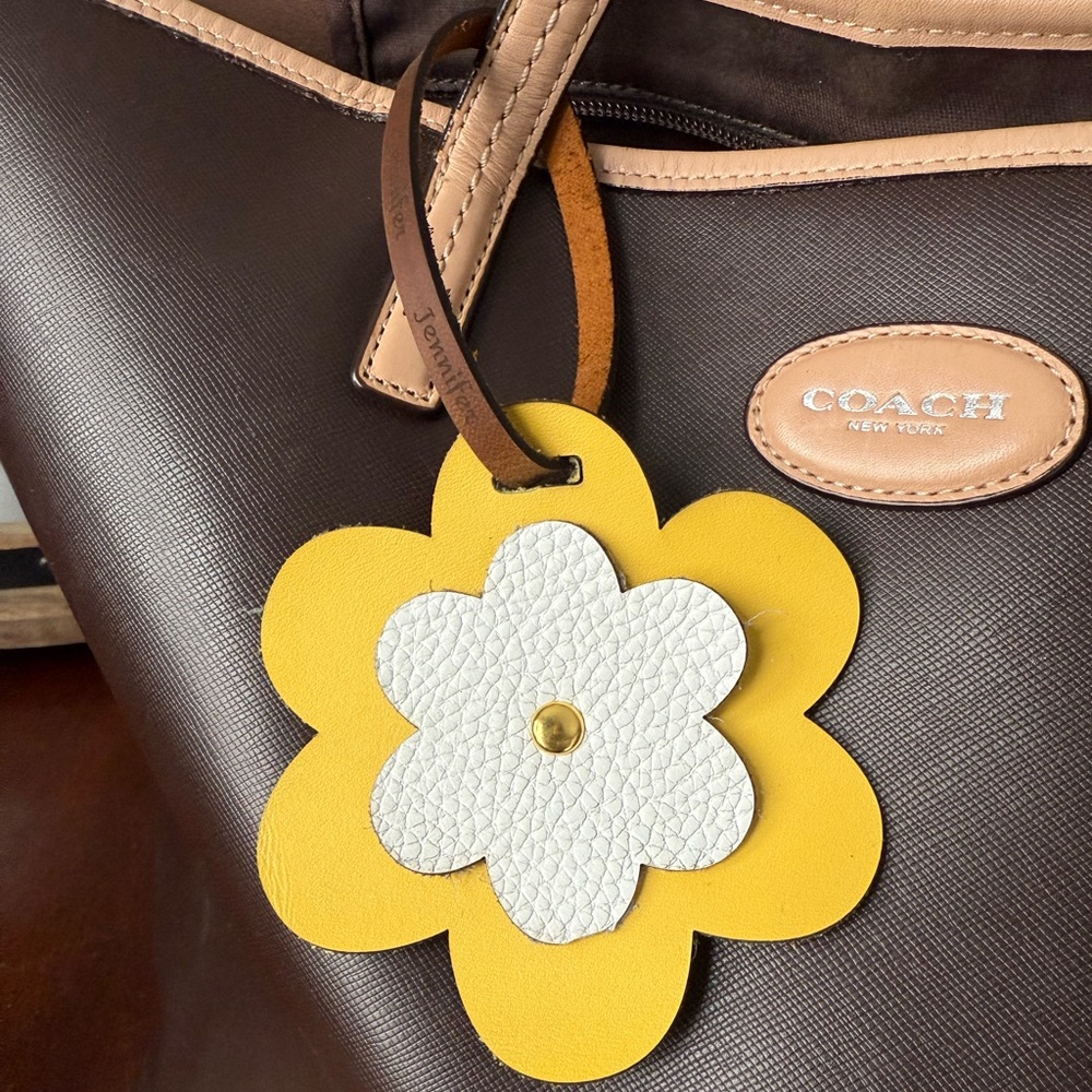 Yellow Daisy Flower Leather Bag Tag Charm - Picture 3 of 7
